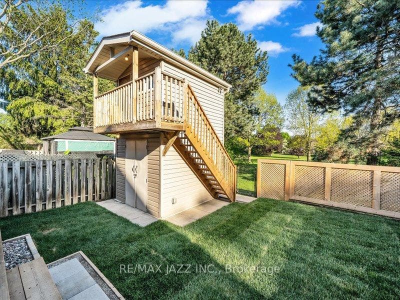 77 Robinson Crescent photo 34