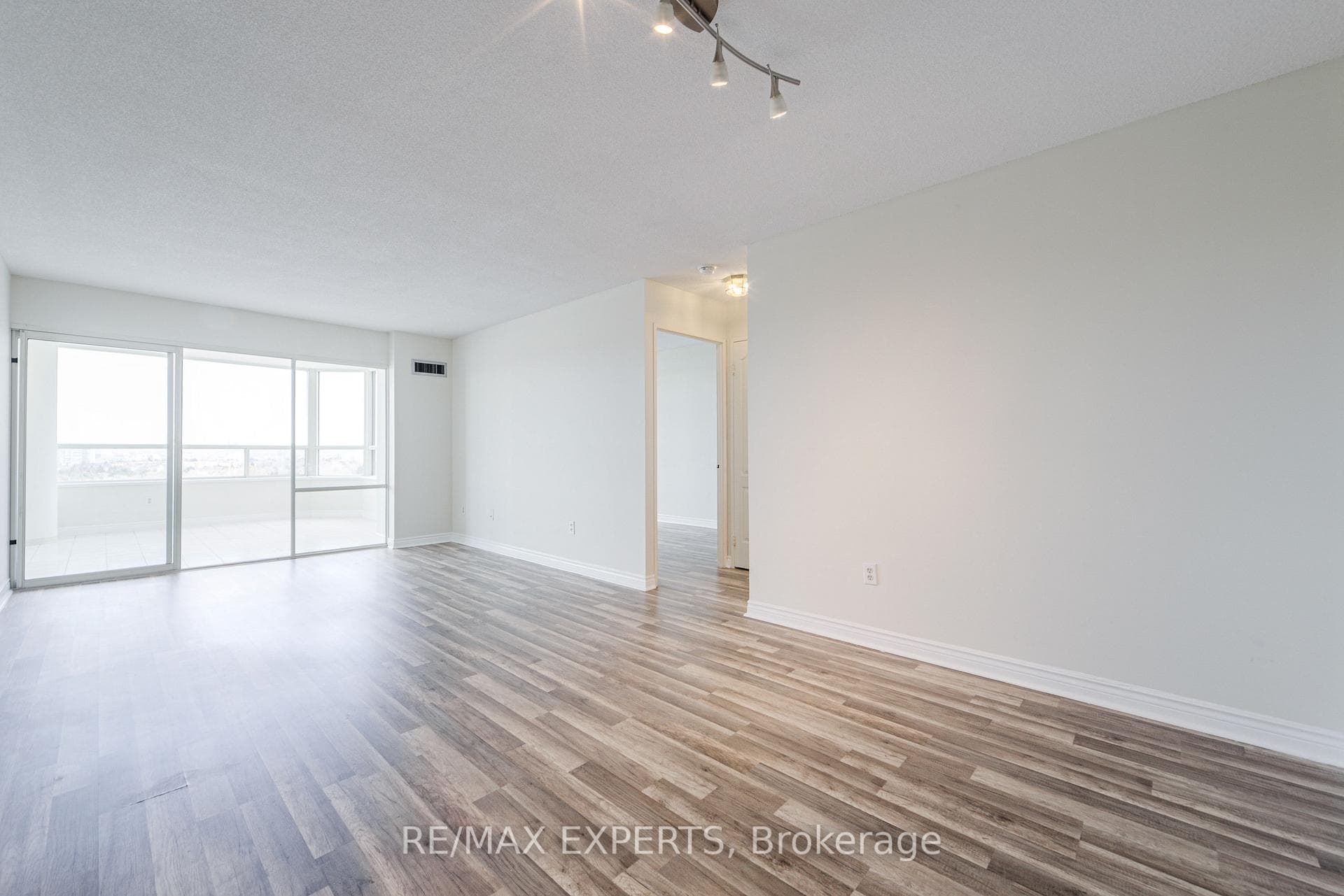 7 Townsgate Drive Unit 1506 photo 21