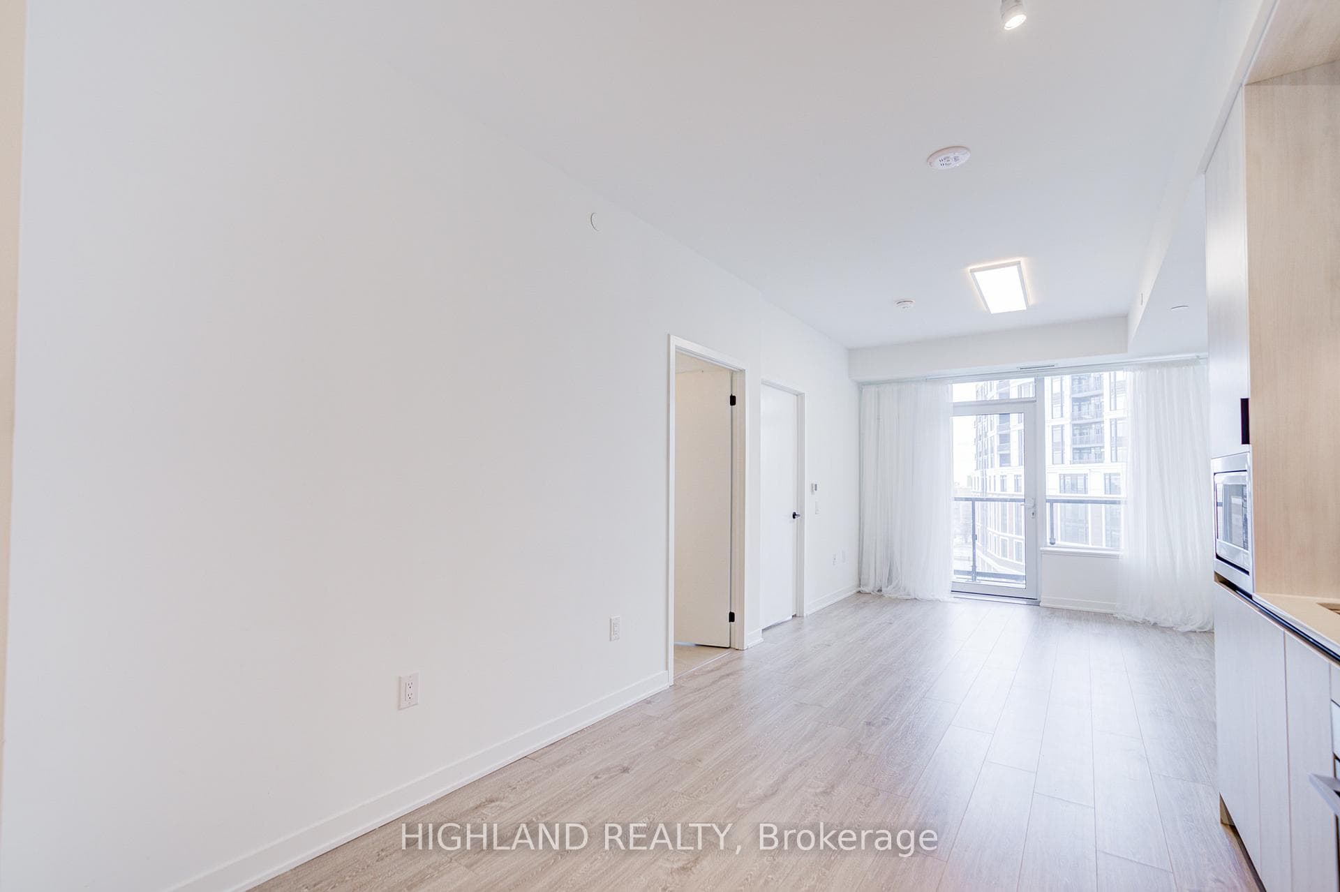 2495 Eglinton Avenue Unit 616 photo 9