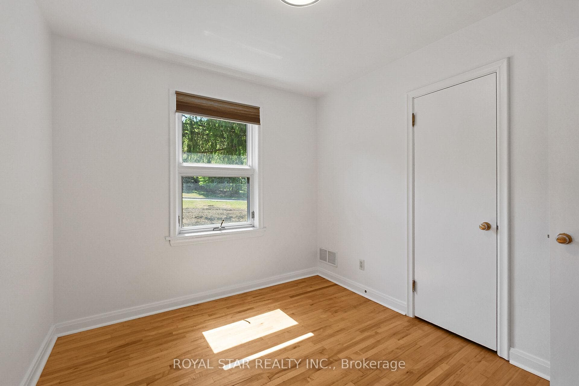 10 Delong Drive photo 24