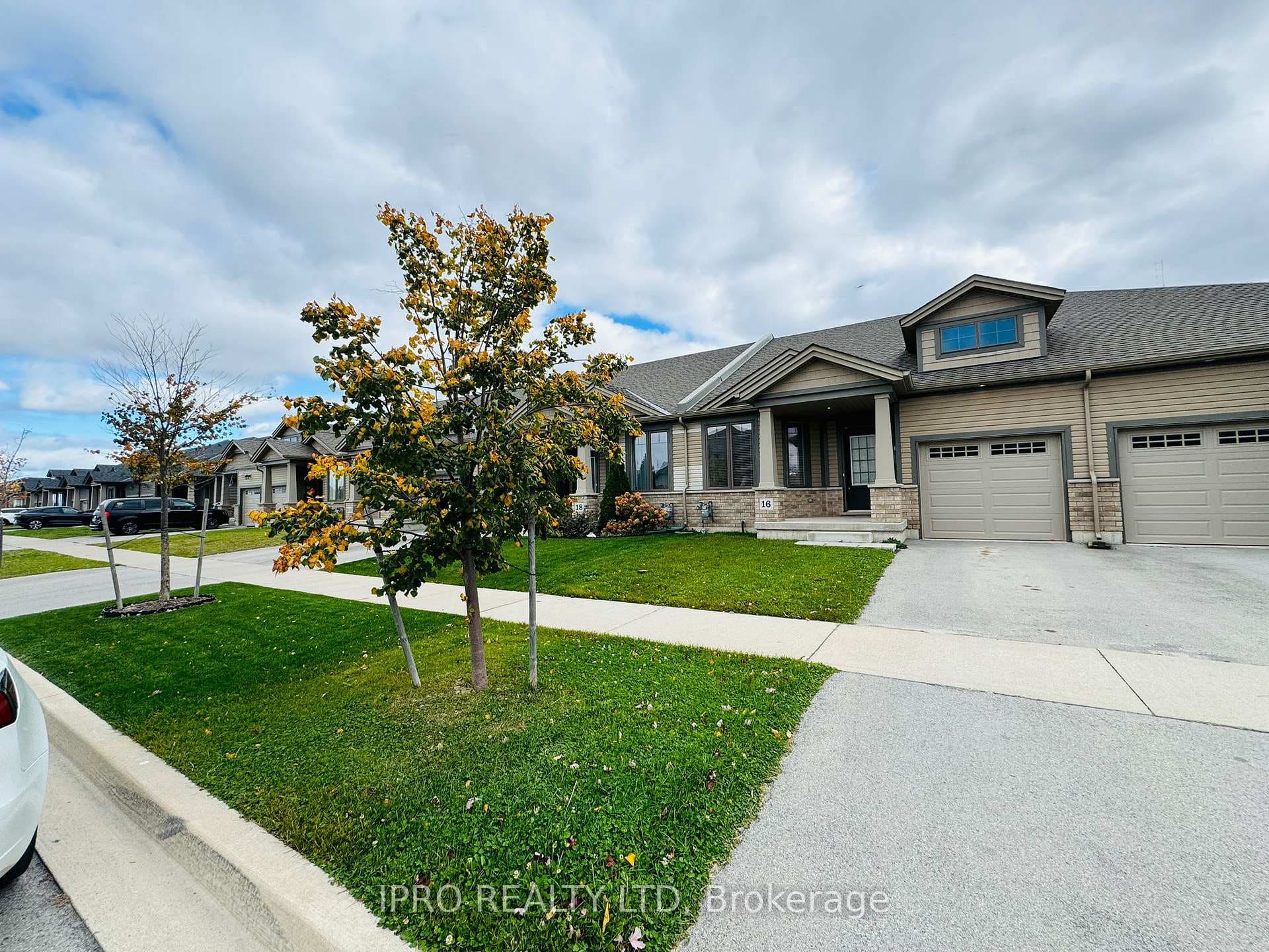 16 Ellis Avenue photo 2