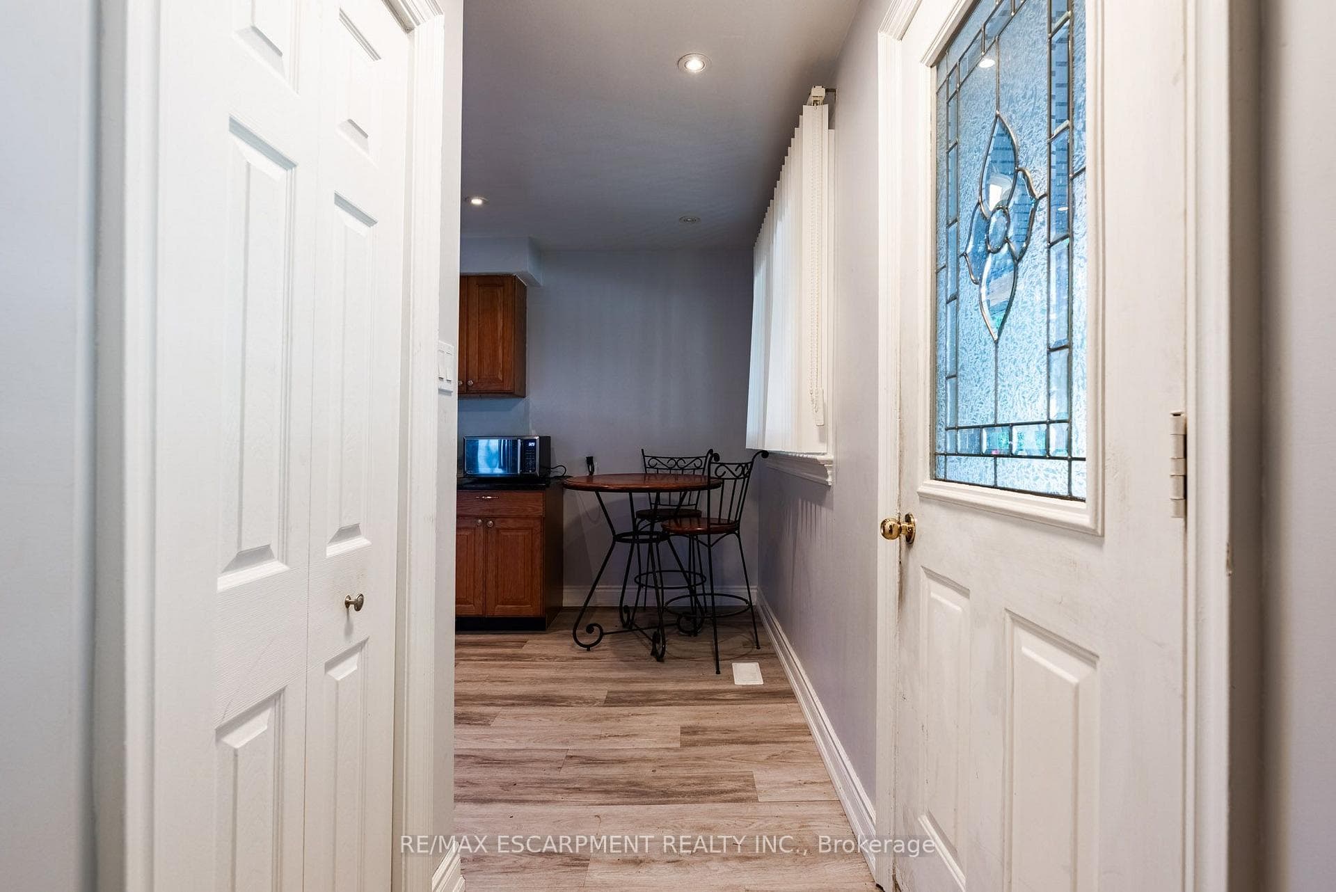 1315 Rosemary Crescent photo 5
