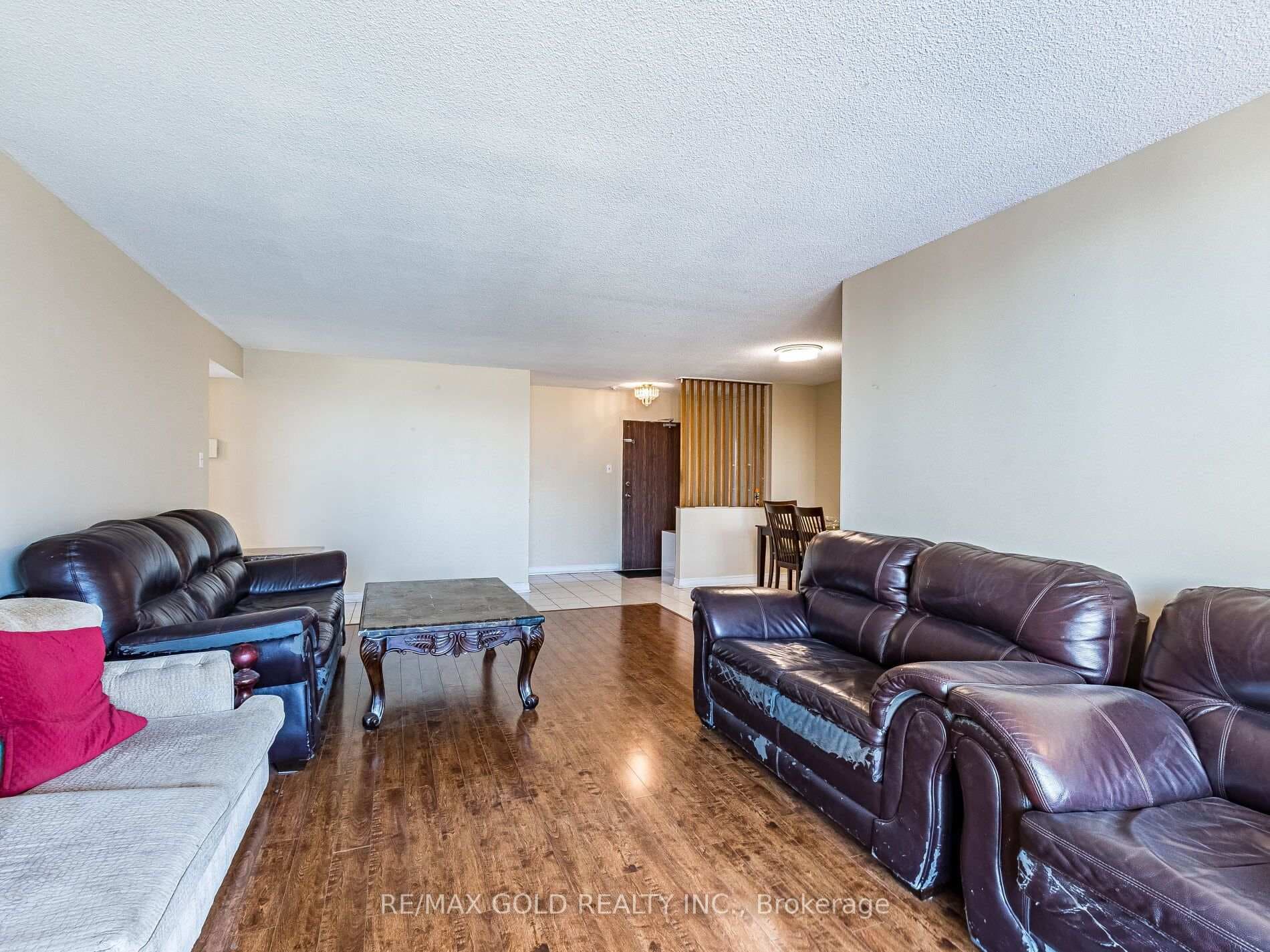 17 Knightsbridge Road Unit 1010 photo 14