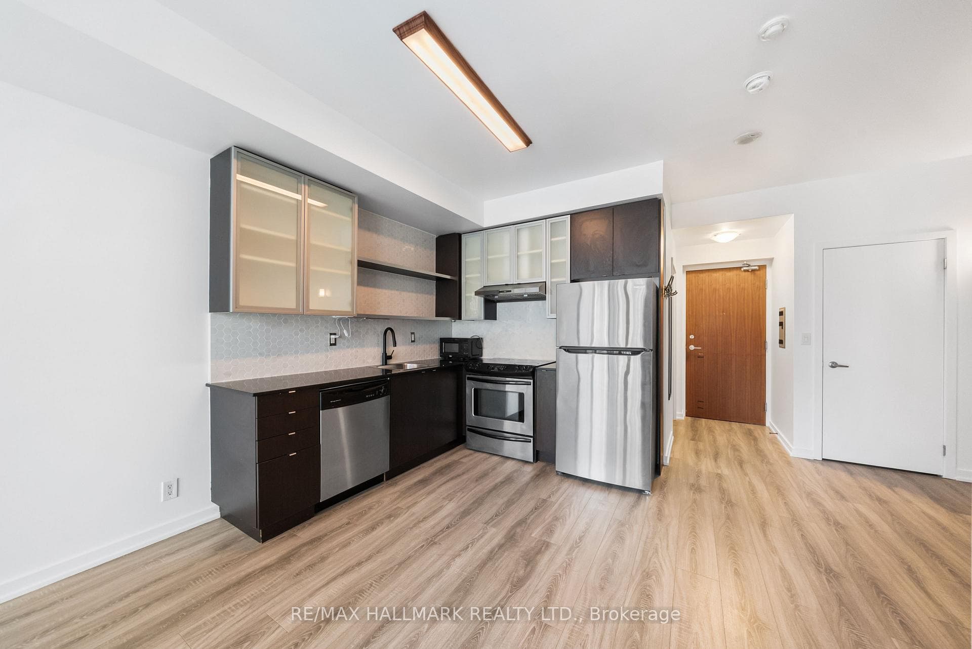 33 Lombard Street Unit 1105 photo 3