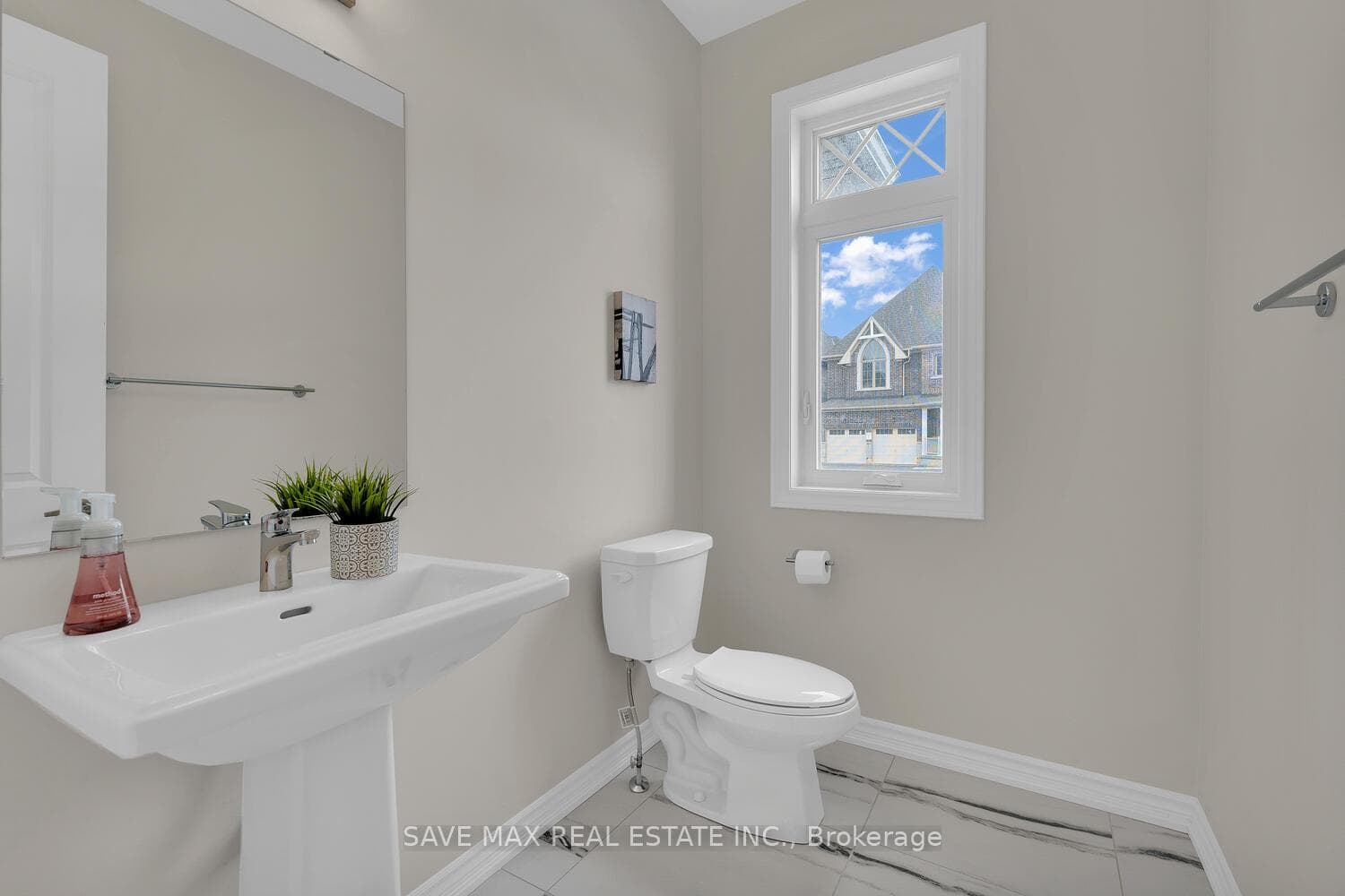 1024 Suddard Avenue photo 7