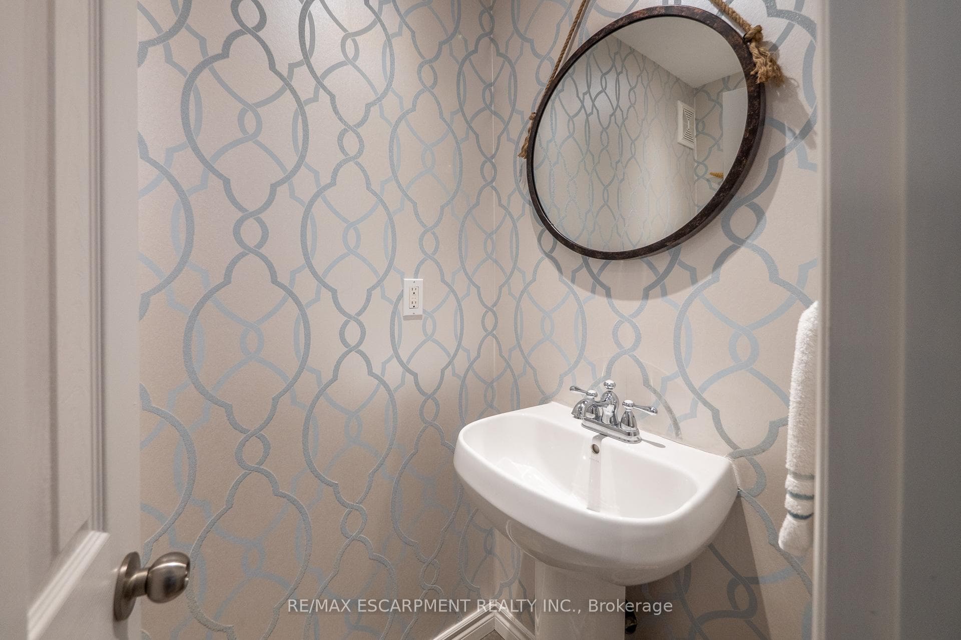 344 Camelot Court photo 5