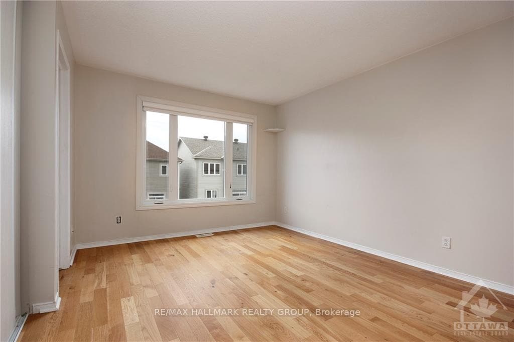 75 FLOWERTREE Crescent photo 17