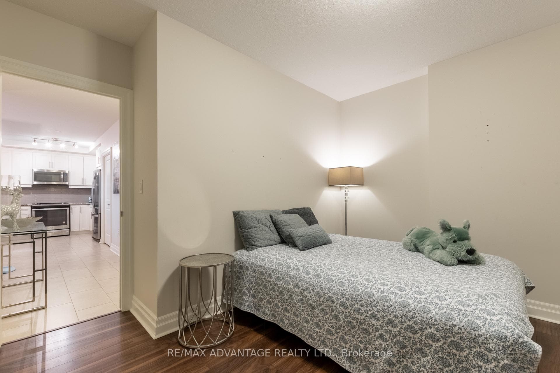 260 Villagewalk Boulevard Unit 603 photo 3