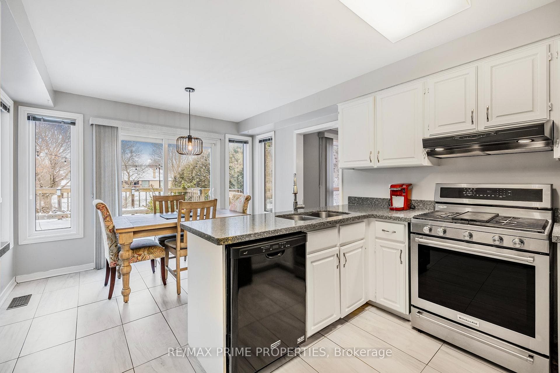 1630 Mount Albert Road photo 5