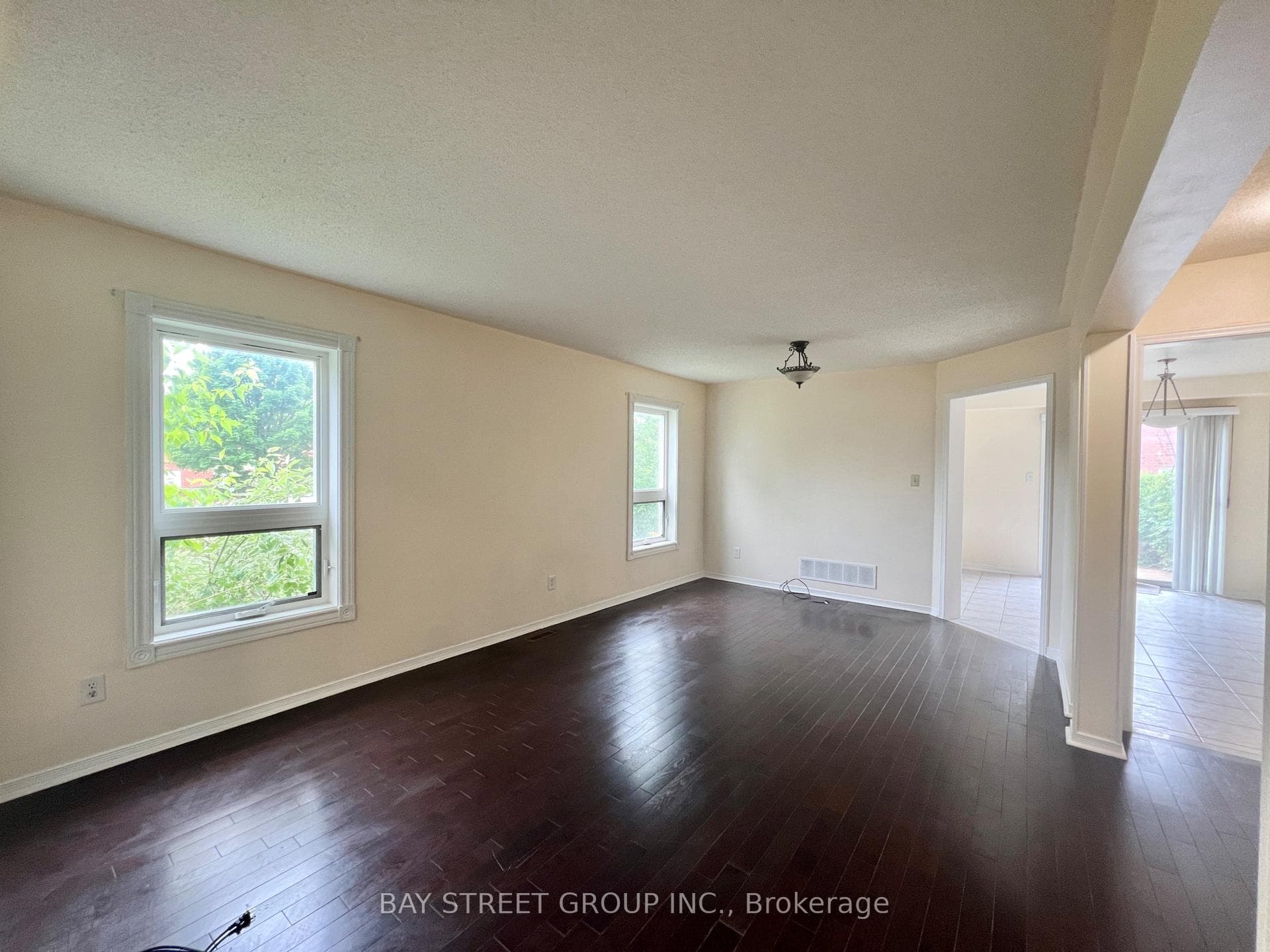 561 Pinder Avenue photo 7