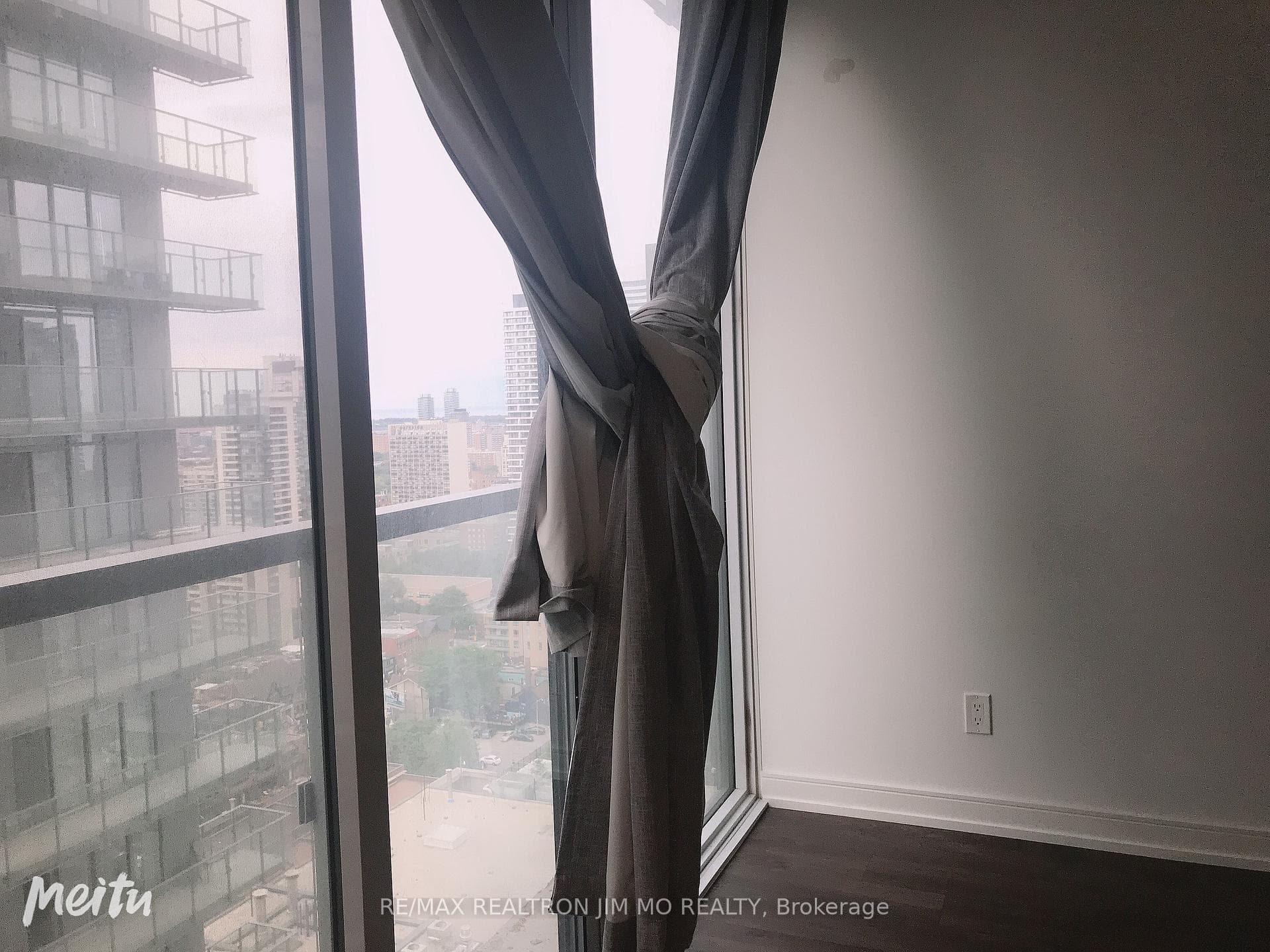 28 Wellesley Street Unit 2506 photo 11