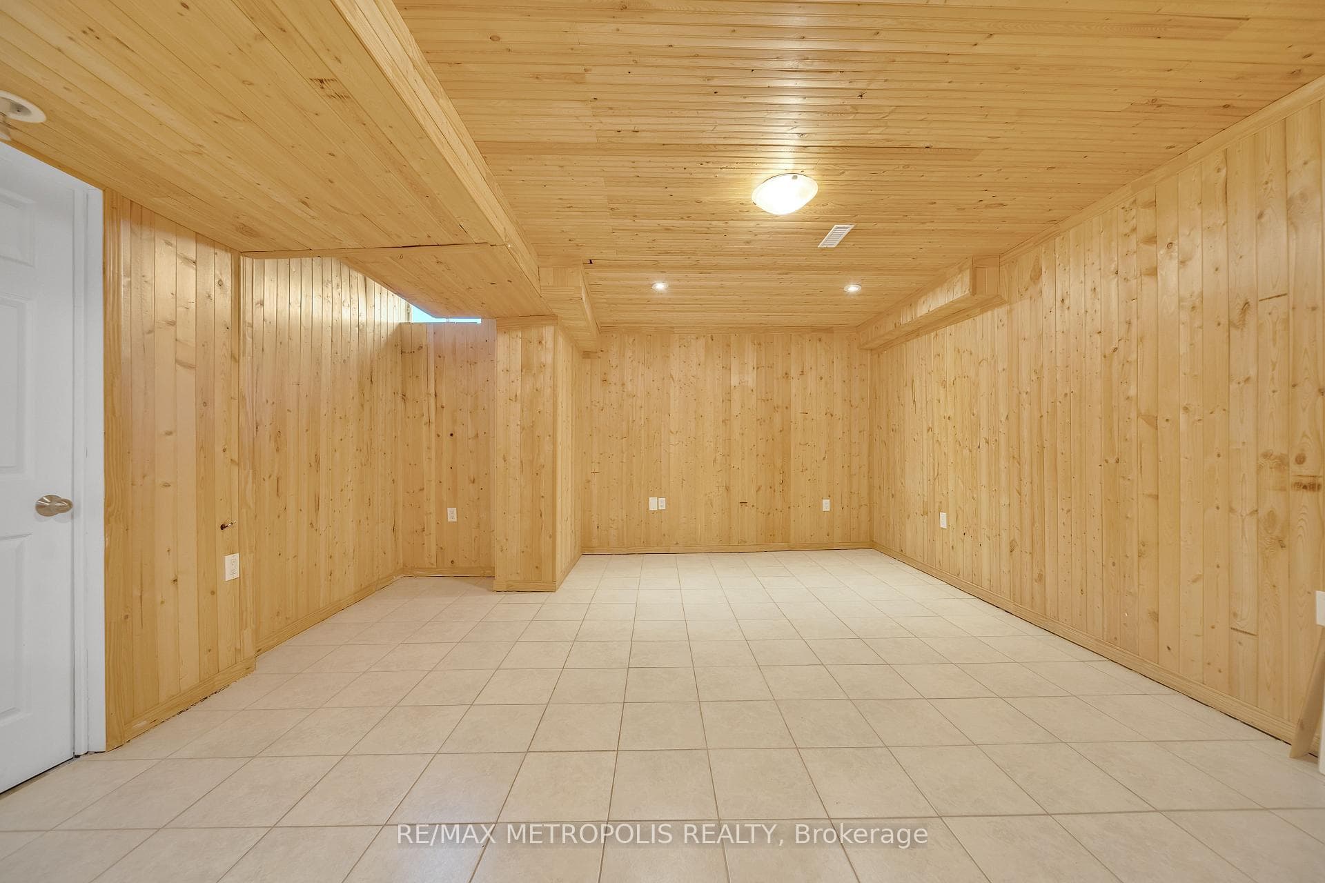 1105 Ashley Court photo 18