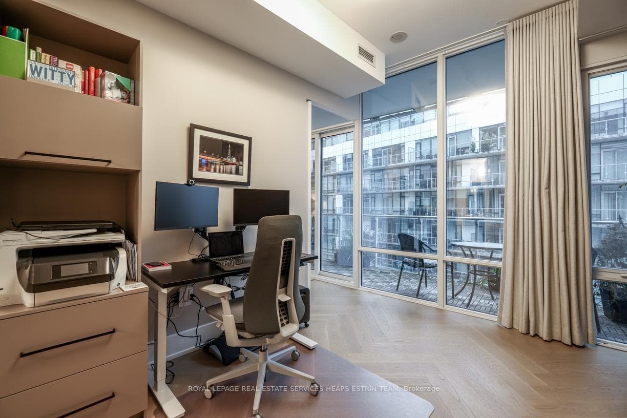 29 Queens Quay Unit 916 photo 29