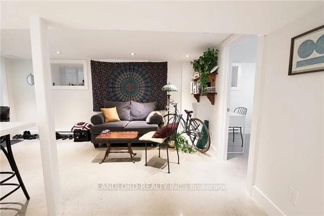 2251 Dundas Street Unit Lower photo 11