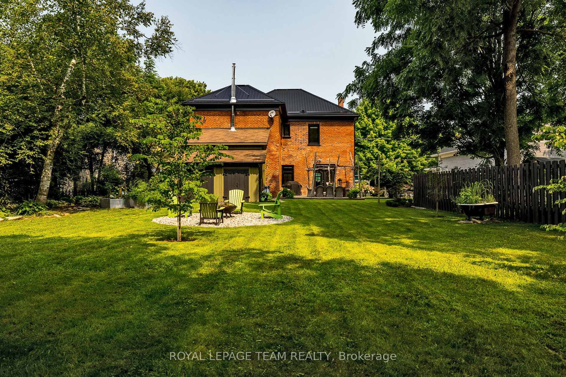 112 Brock Street East Street photo 39