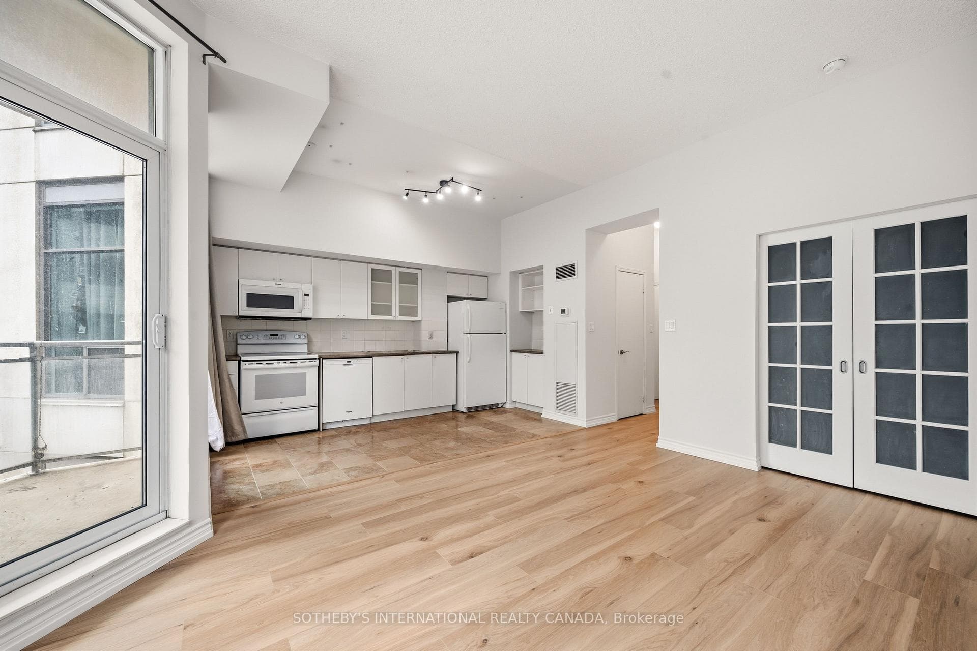 410 Queens Quay Unit 312 photo 3