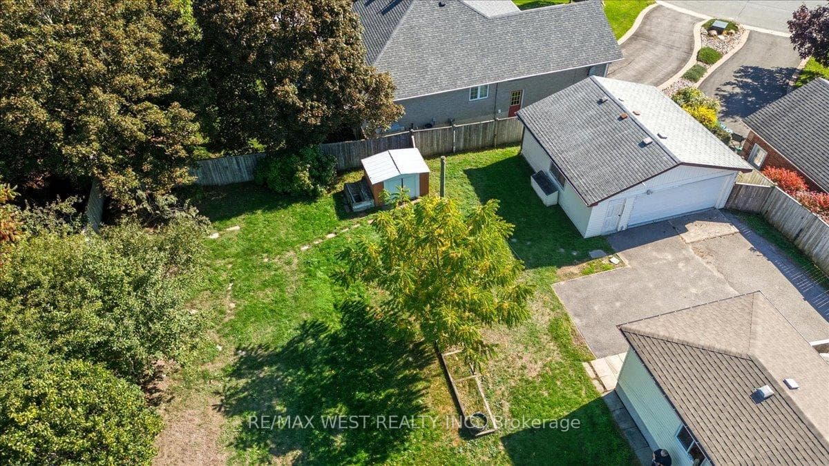 816 Brealey Drive photo 3