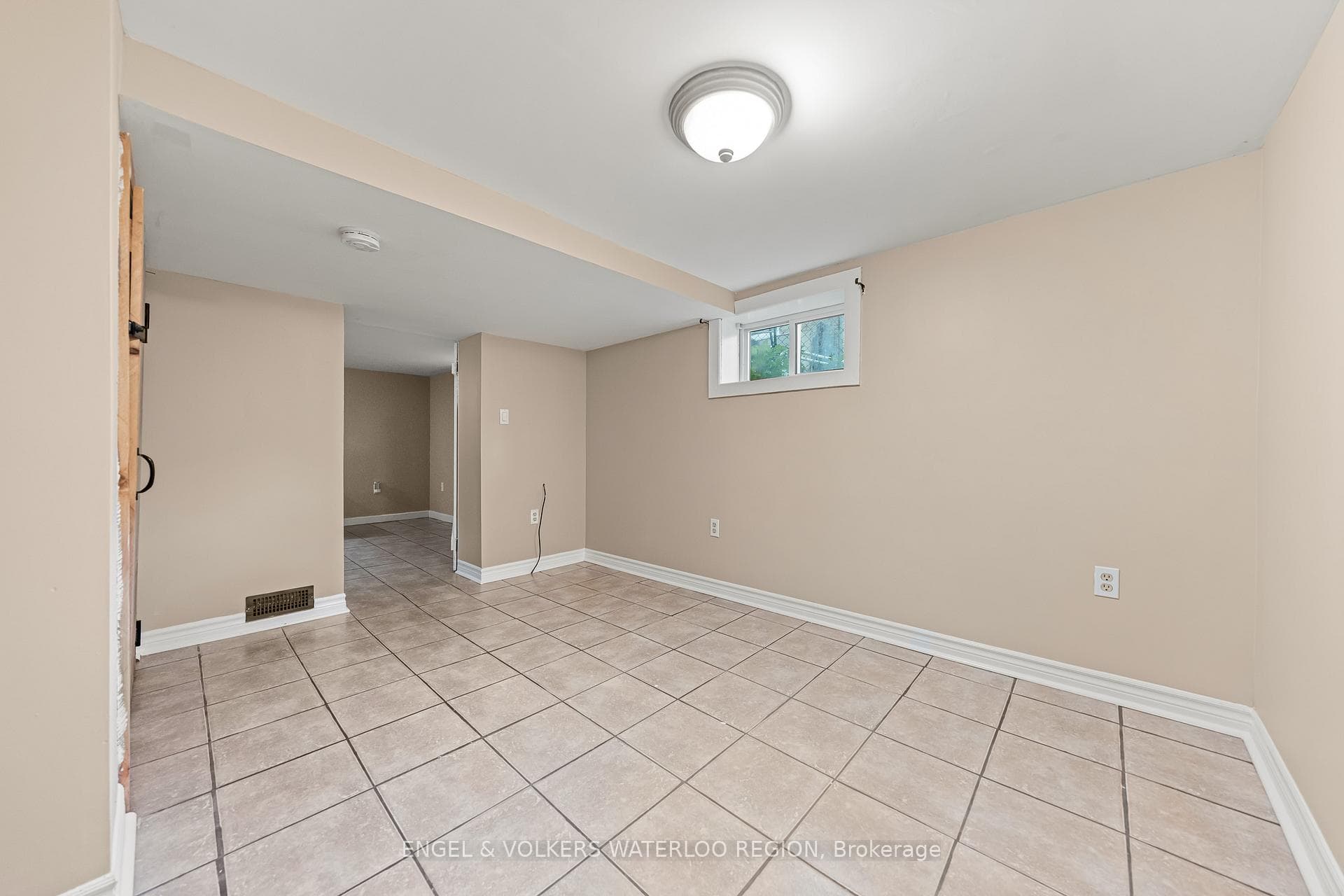 854 William Street photo 35