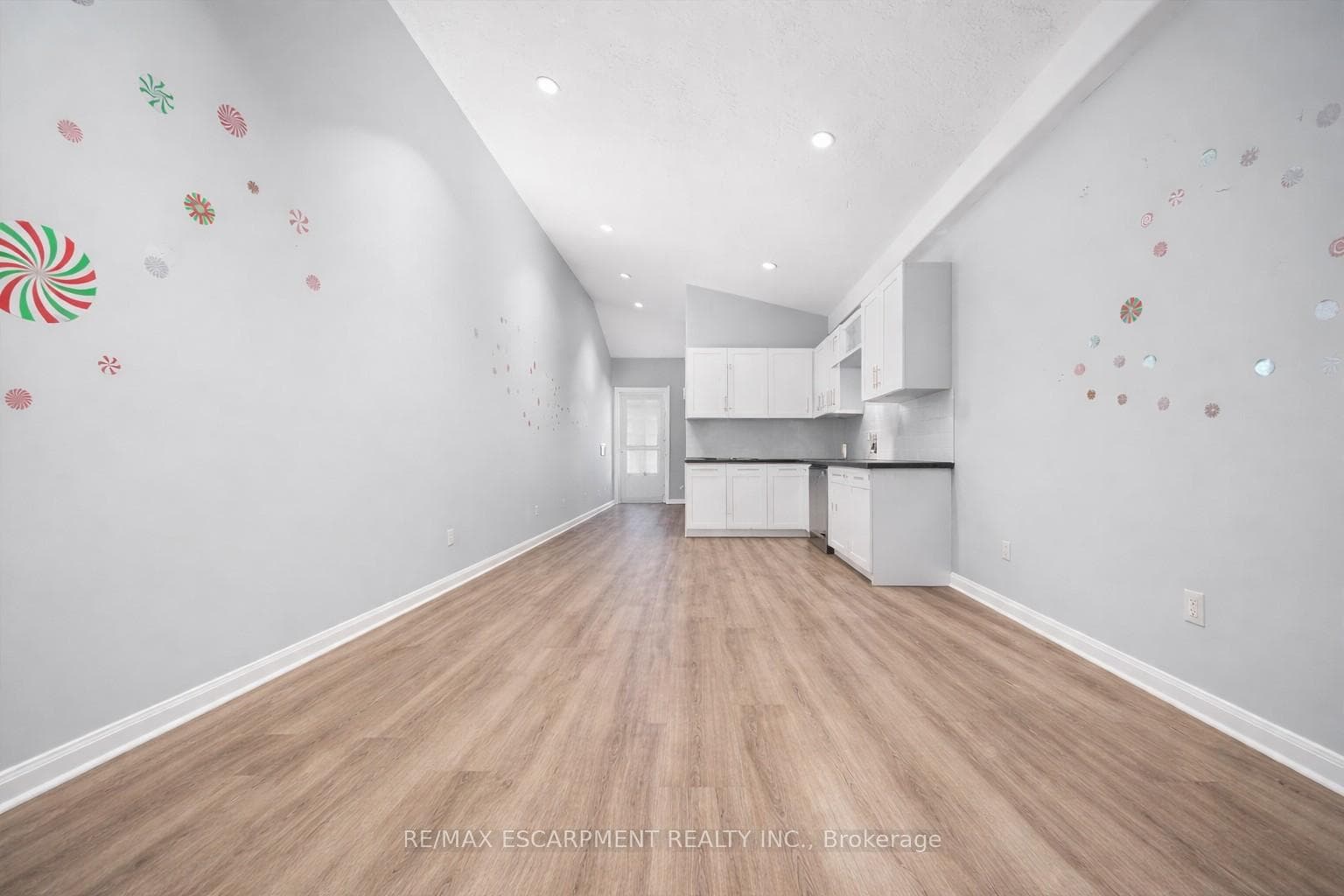 106 Lottridge Street photo 3