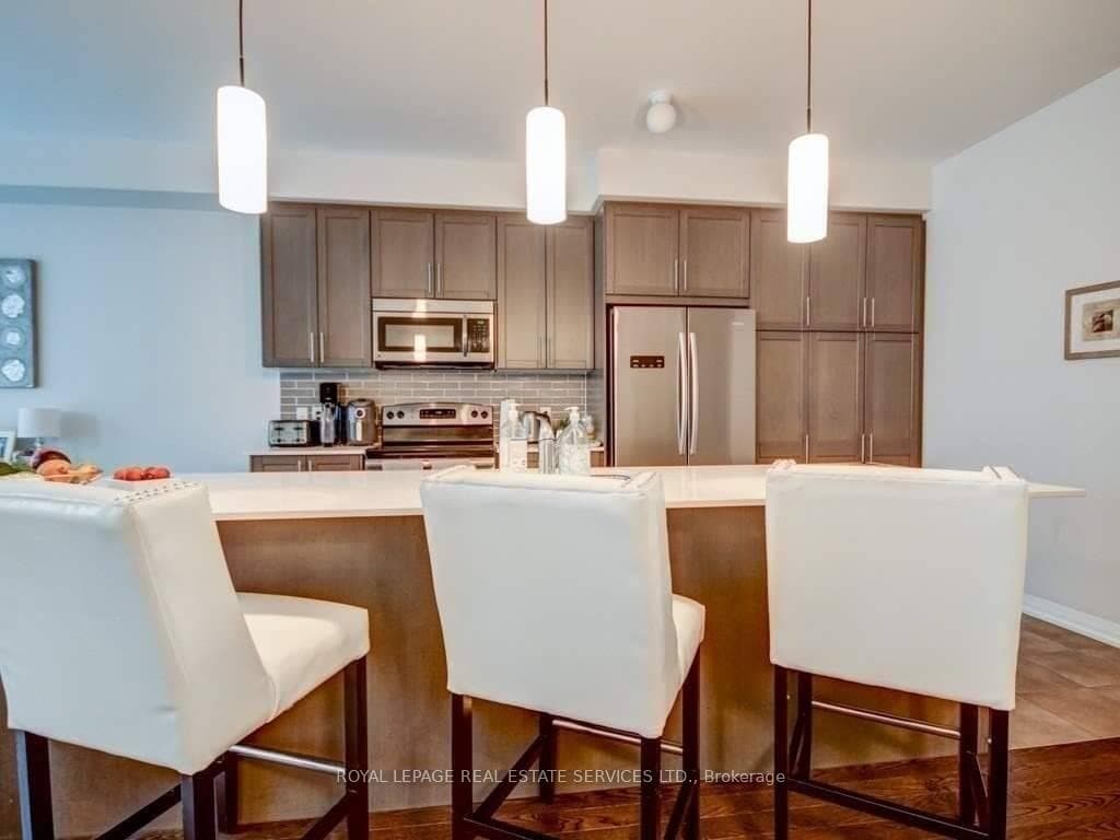 786 Banks Crescent photo 5