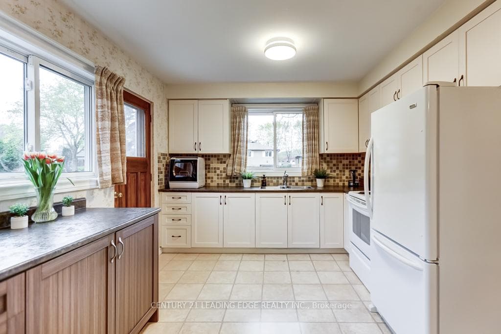 15 BAKERDALE Road photo 16