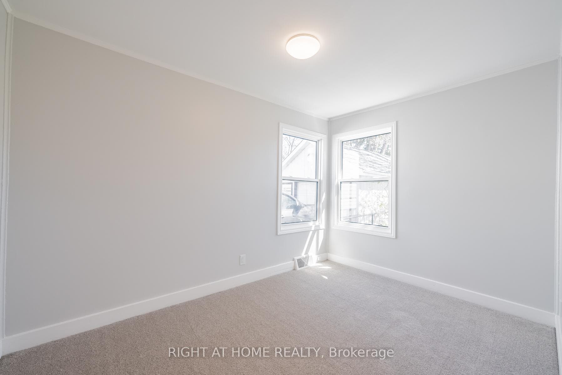 271 Drew Street photo 11