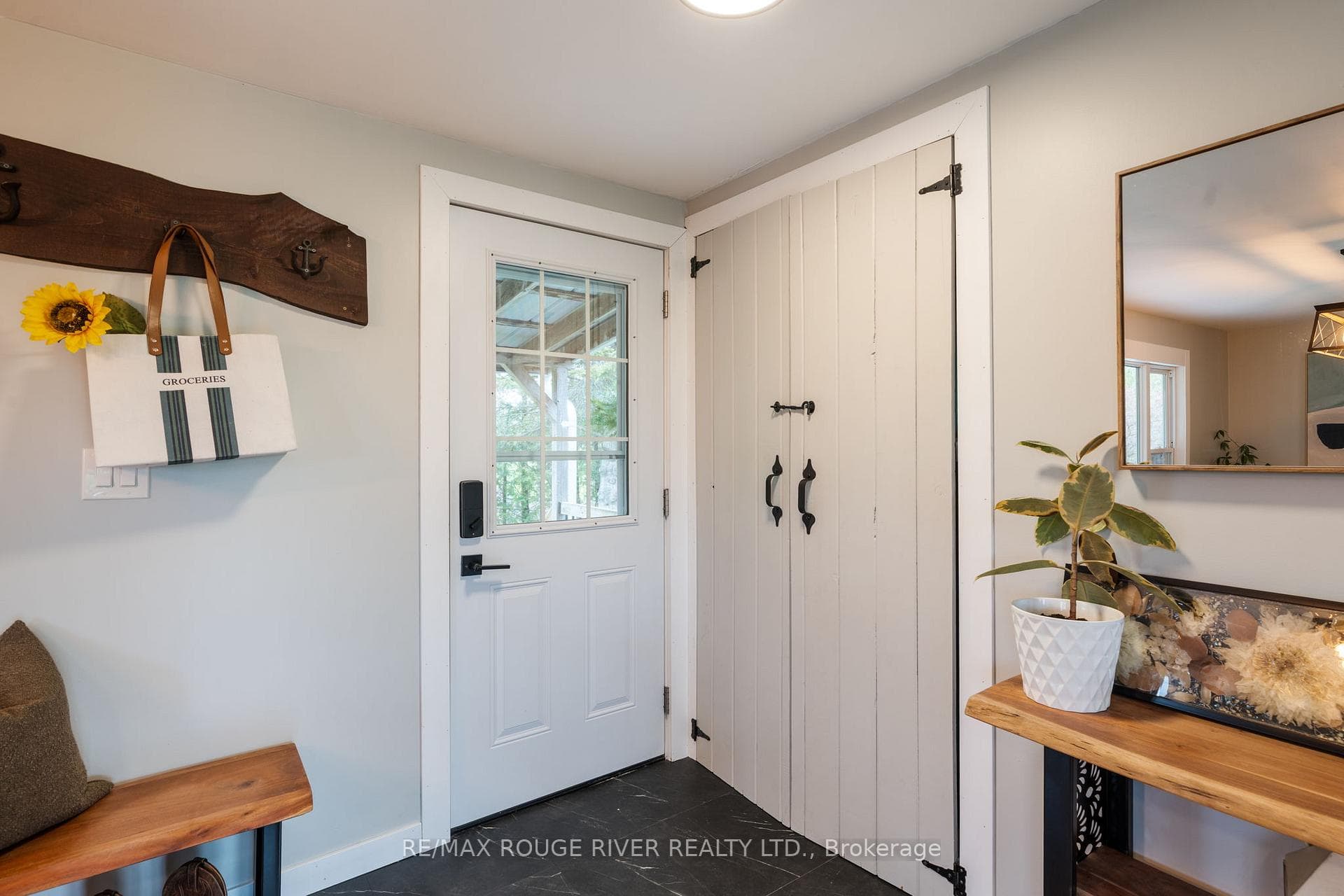566 Cottingham Road photo 5