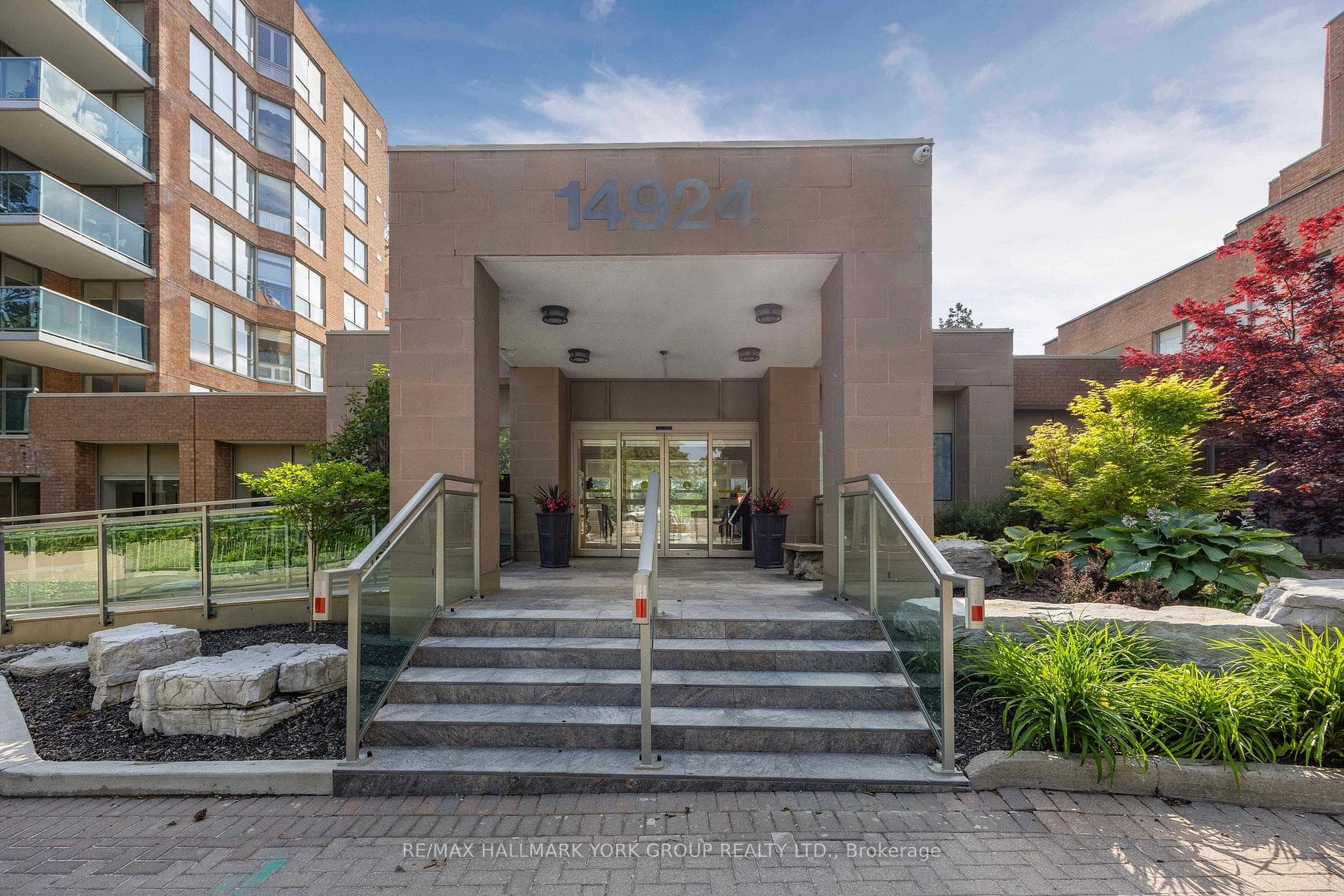 14924 Yonge Street Unit 205 photo 1