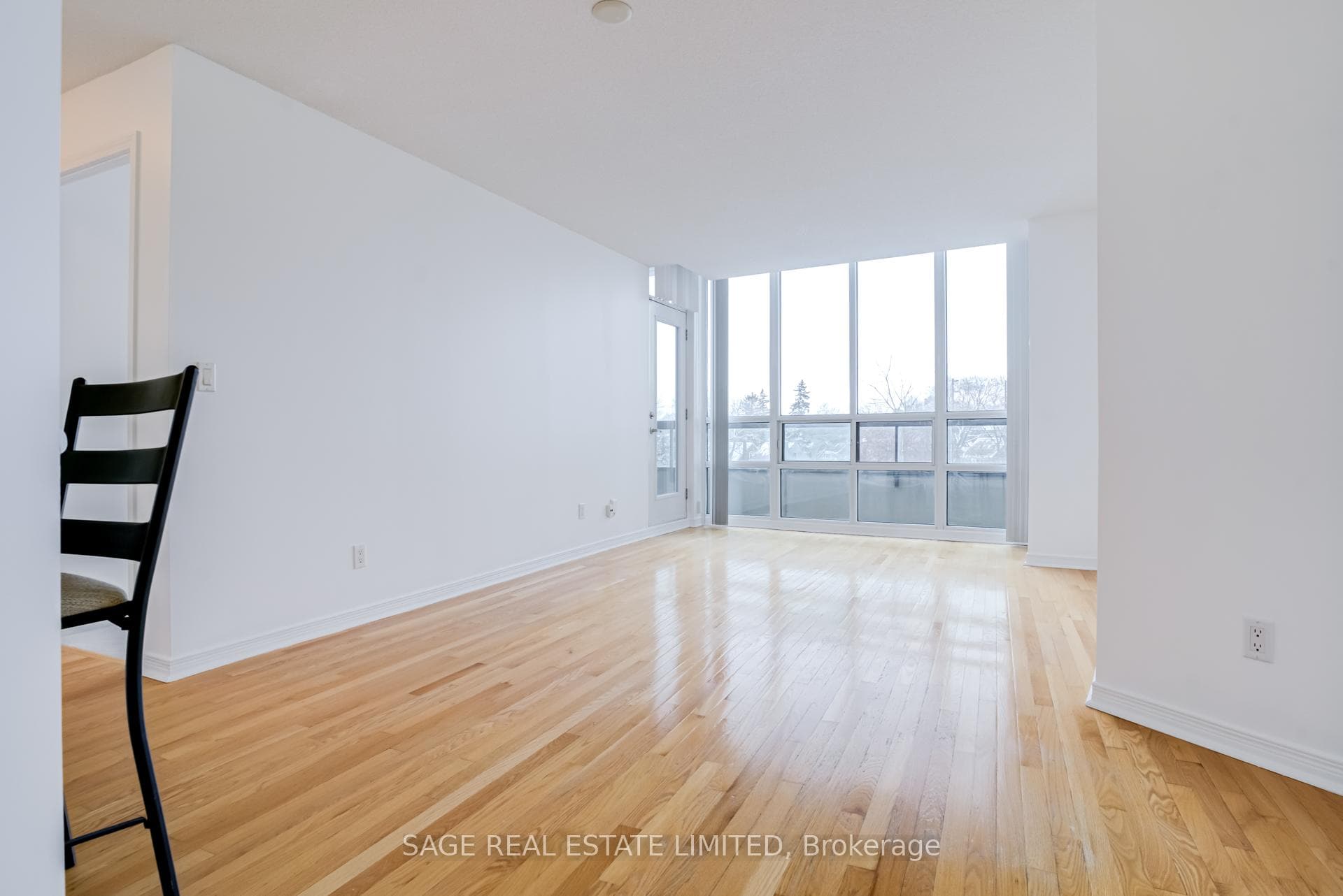 509 Beecroft Road Unit 305 photo 13