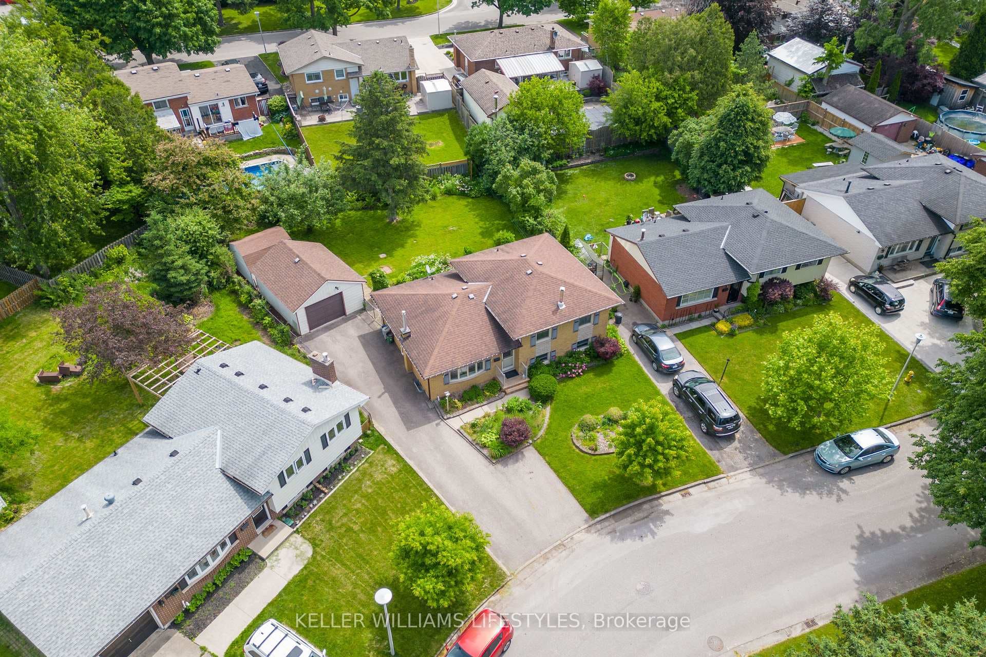 76 Amy Crescent photo 38