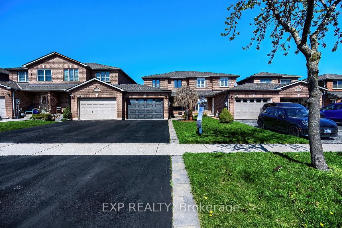 567 Eliza Crescent photo 2
