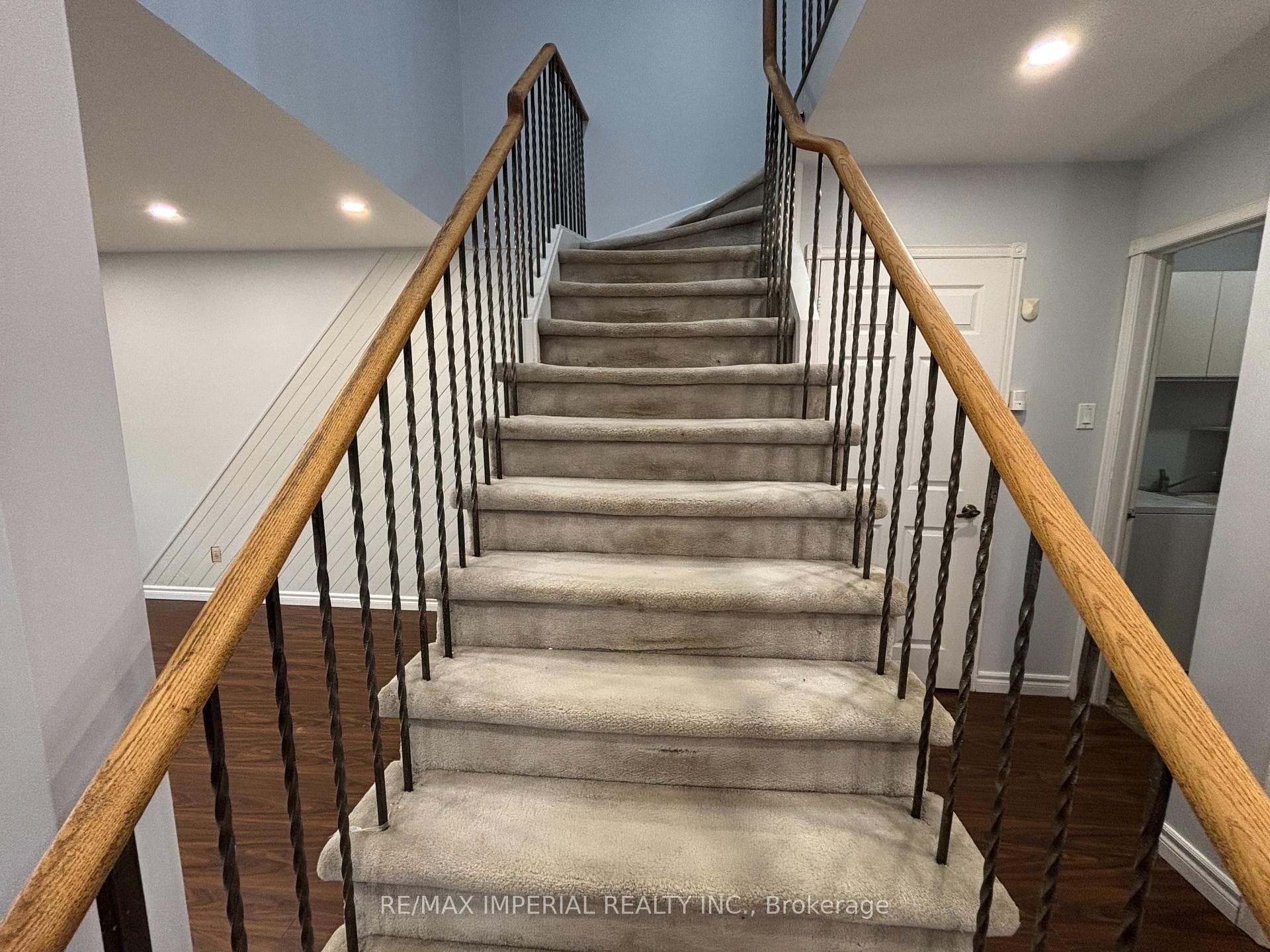 98 McMorran Crescent photo 11