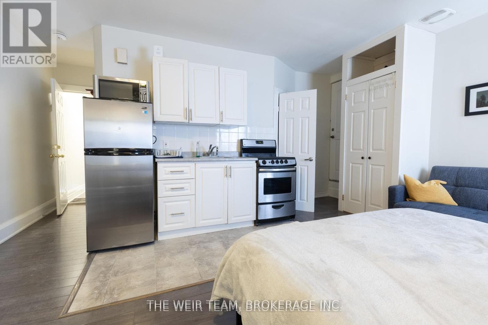 2040 Danforth Avenue photo 4