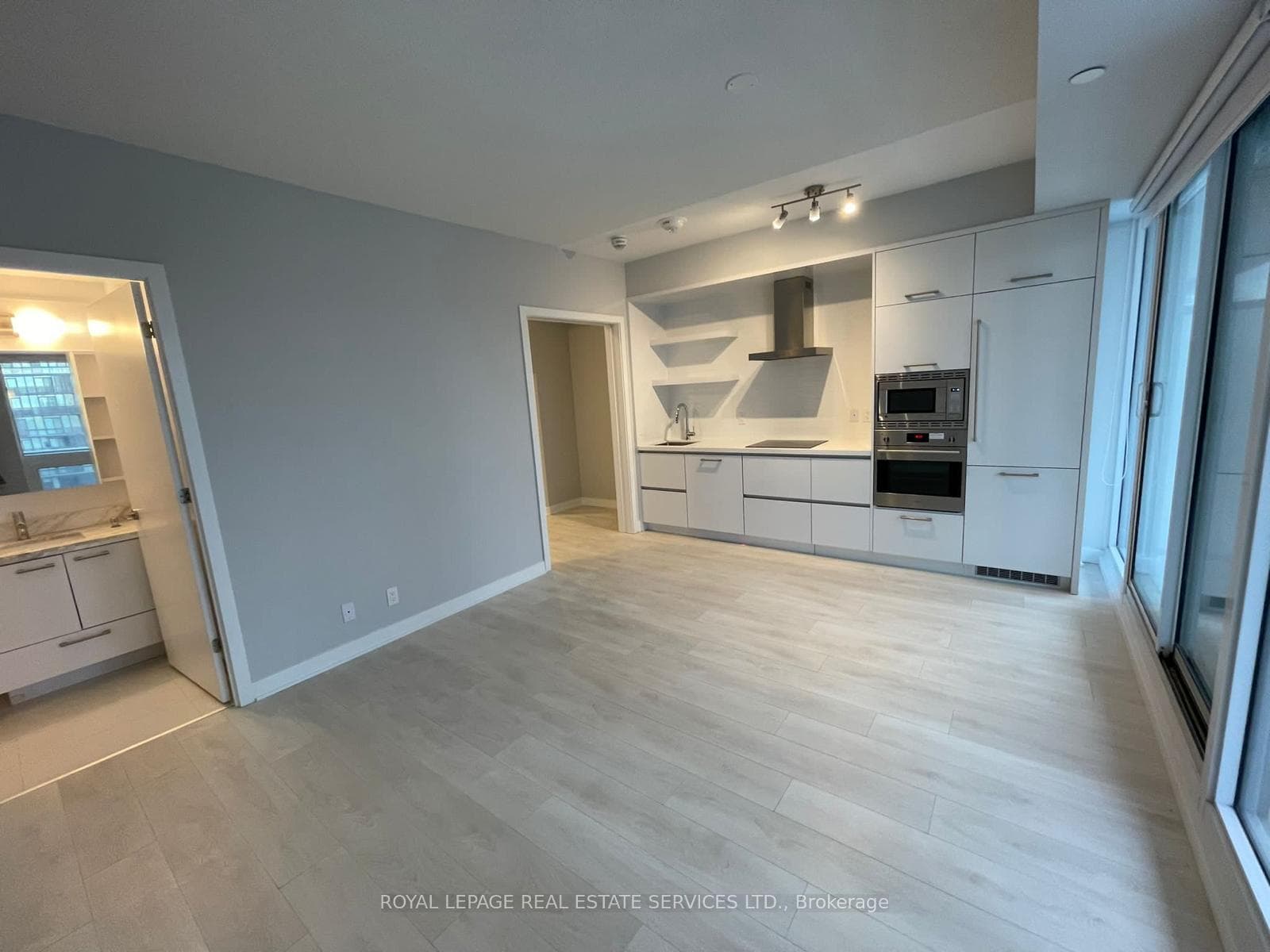 2221 Yonge Street Unit 1911 photo 11
