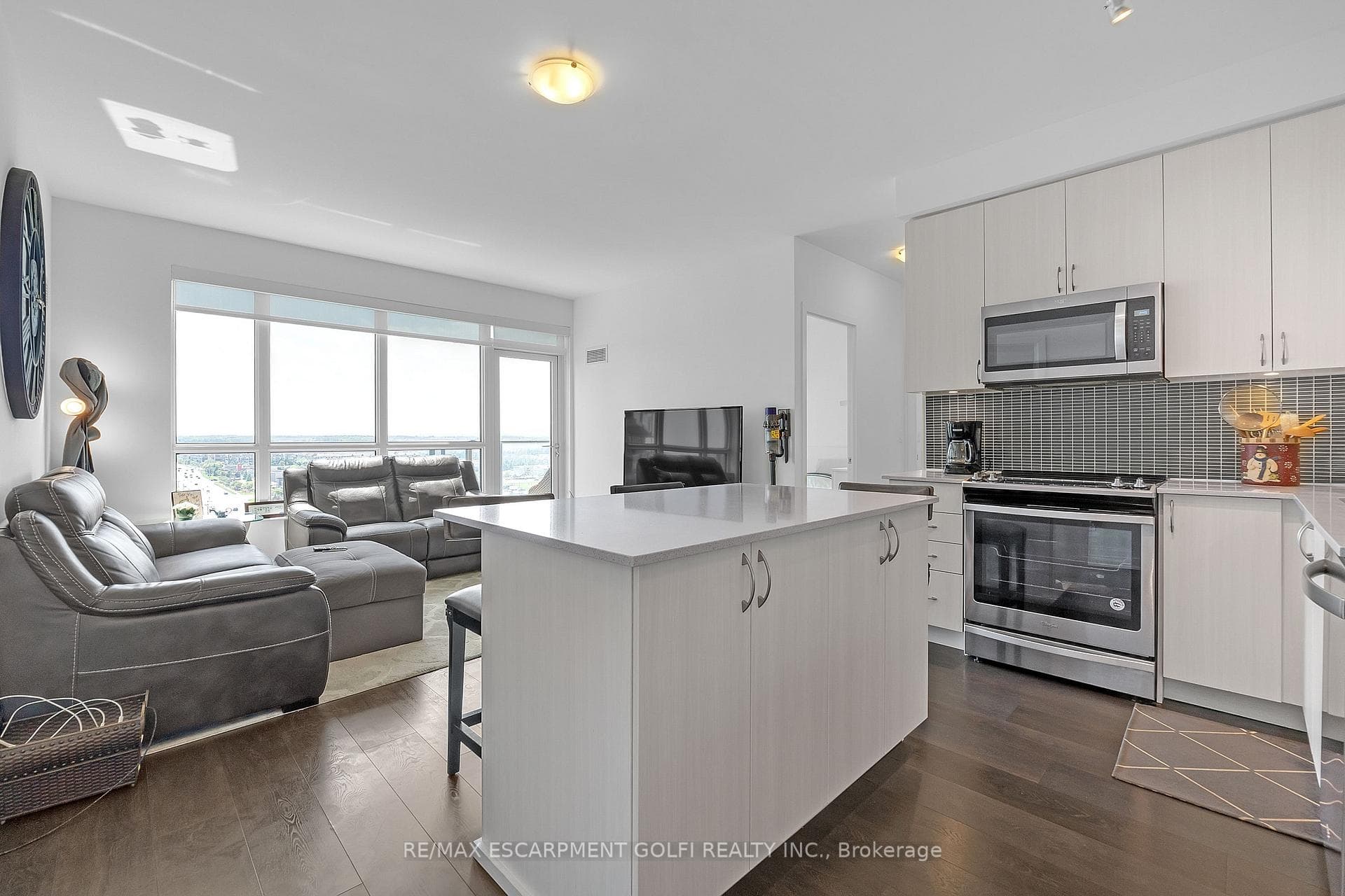 4655 Glen Erin Drive Unit 1408 photo 8