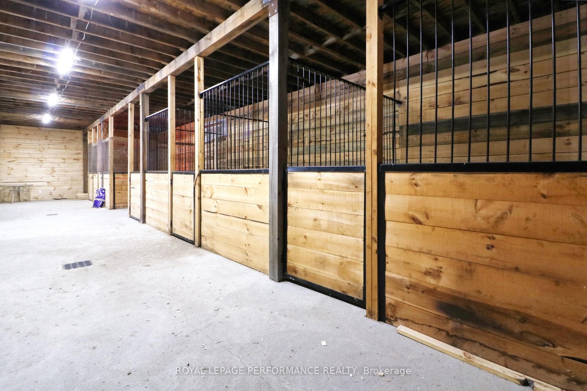stall 10 x 10.5