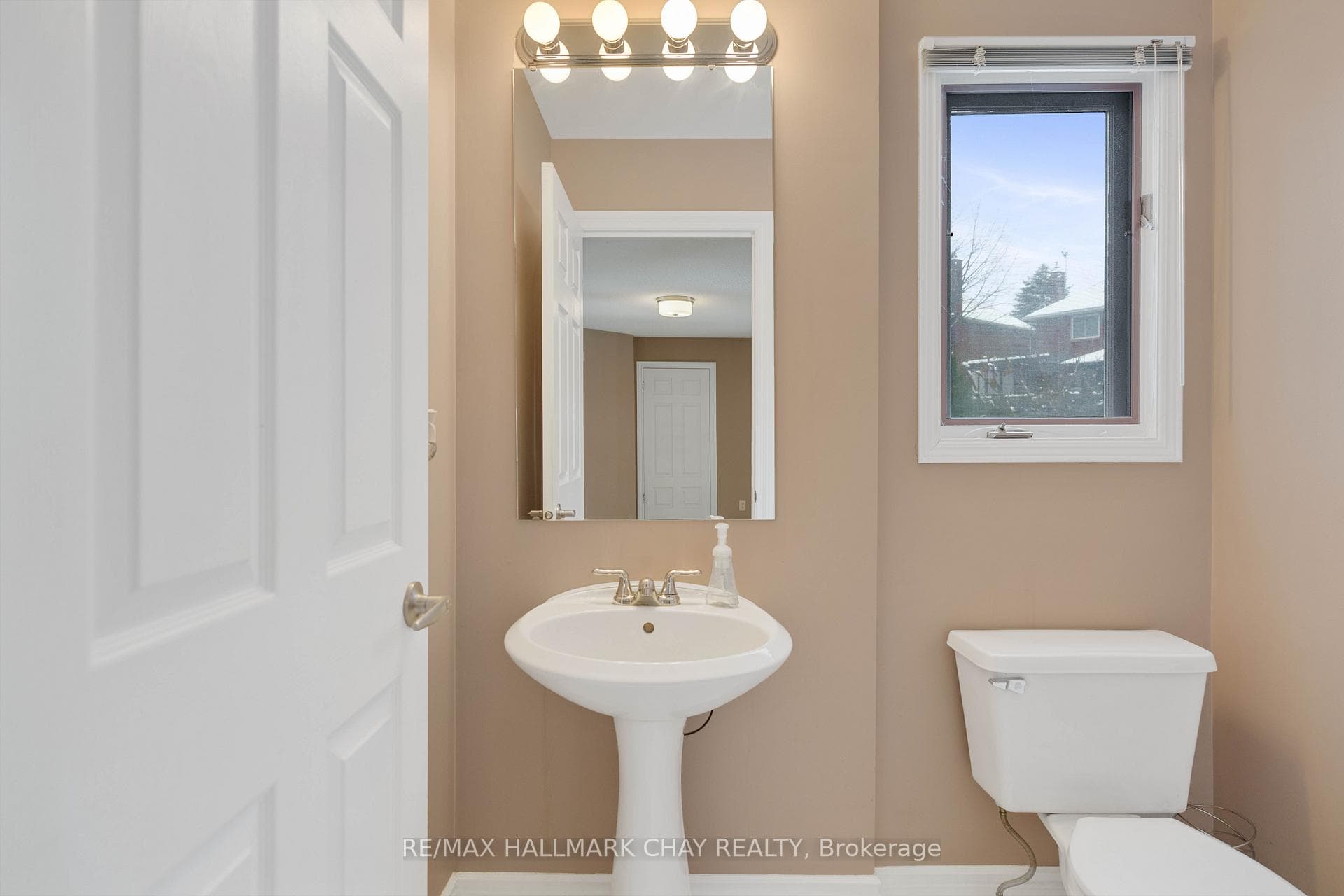 21 Tomlin Court photo 9