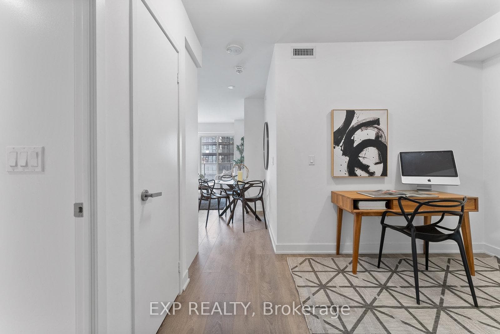 99 Broadway Avenue Unit 2011 photo 3