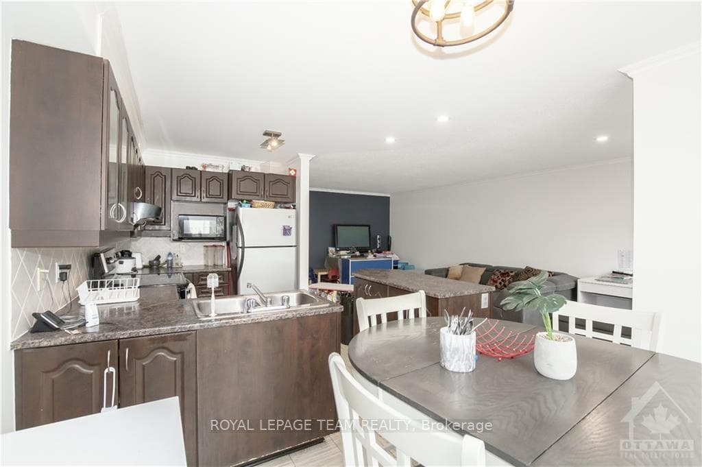 186 MONTMORENCY Way photo 22