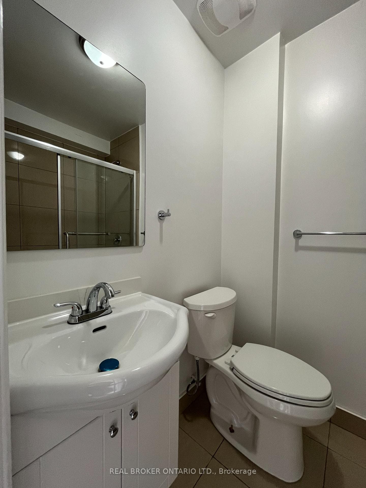 395A Donlands Avenue Unit 106 photo 4