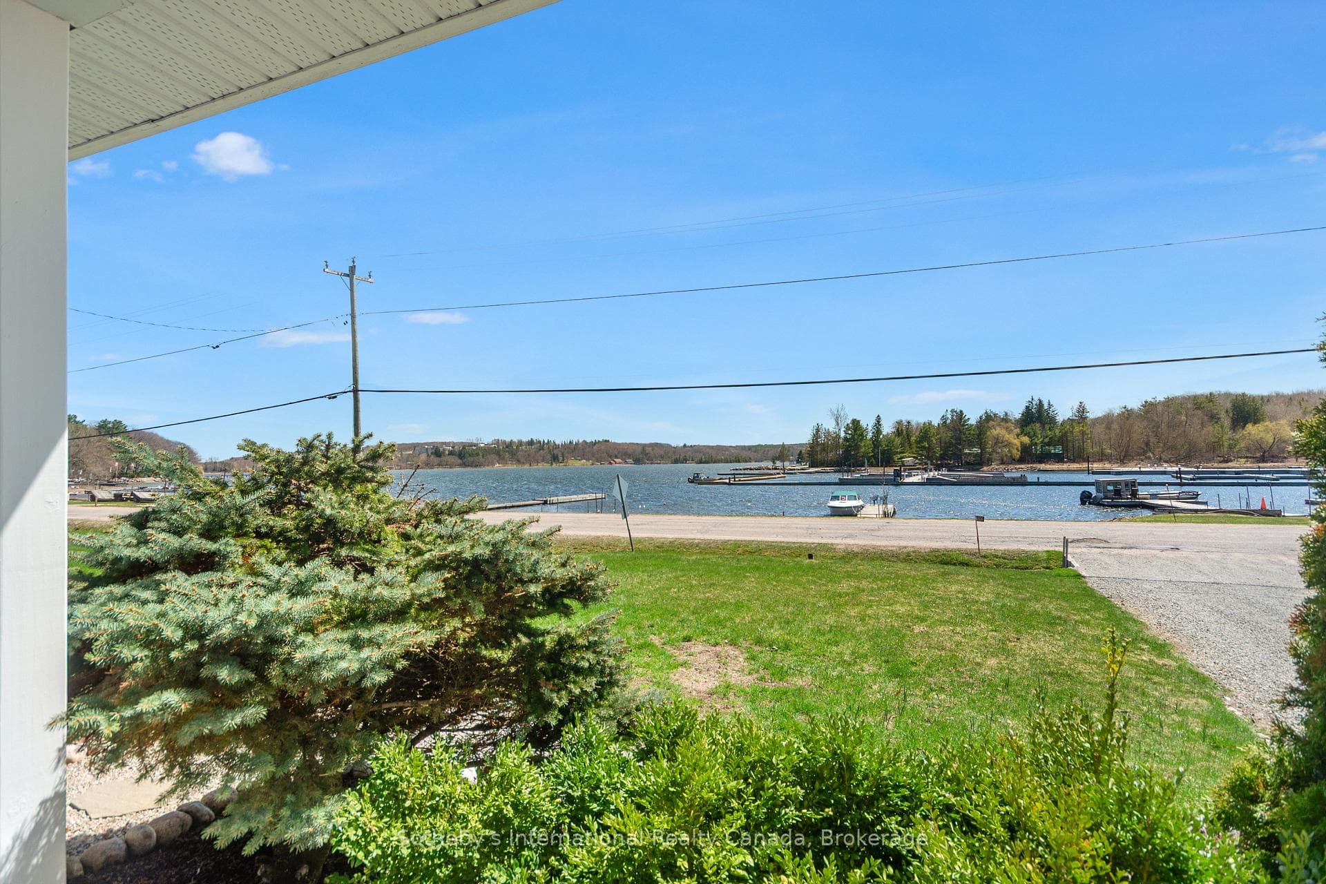604 CHAMPLAIN Road photo 45