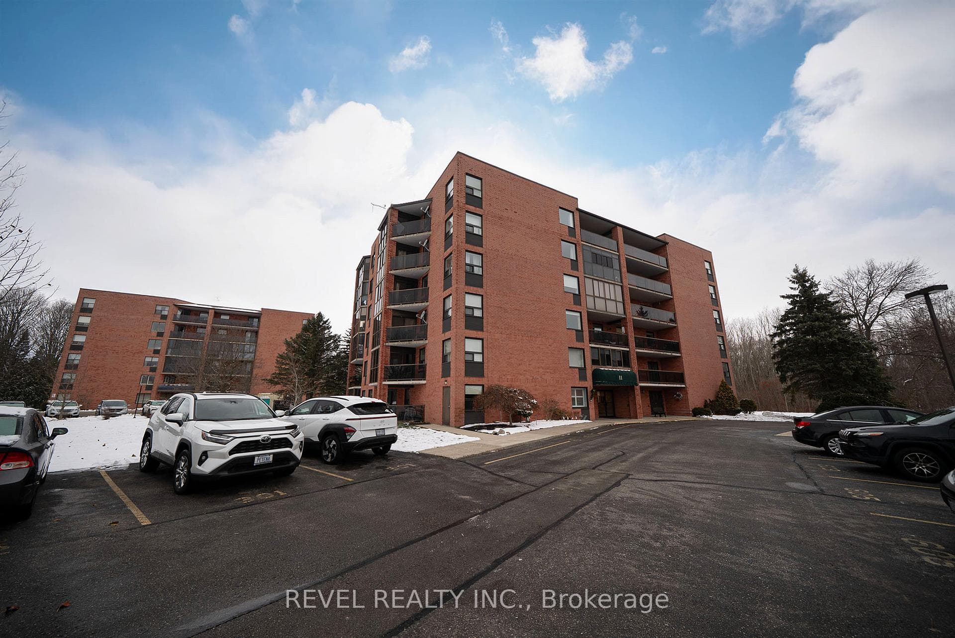 11 Mill Pond Court Unit 501 photo 1
