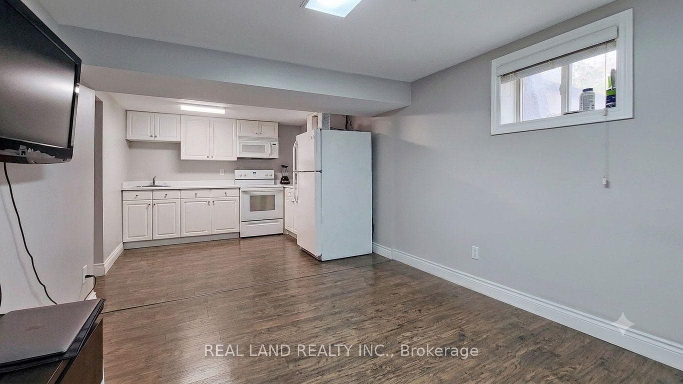 26 Glamis Avenue photo 4