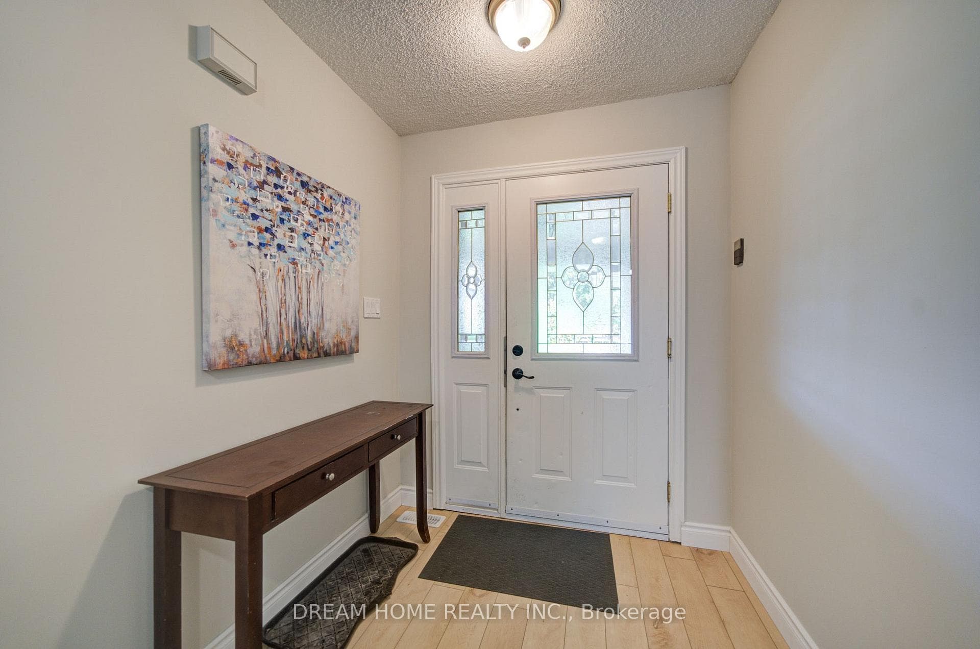25 Yongehurst Road photo 3