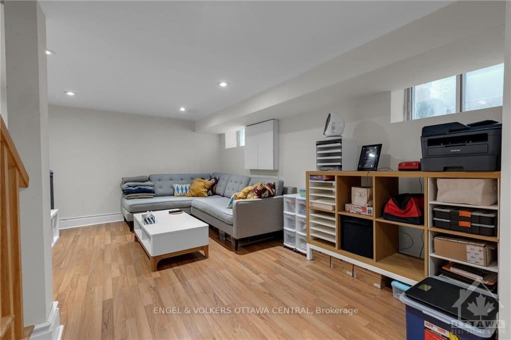 462 MCLEOD Street photo 20