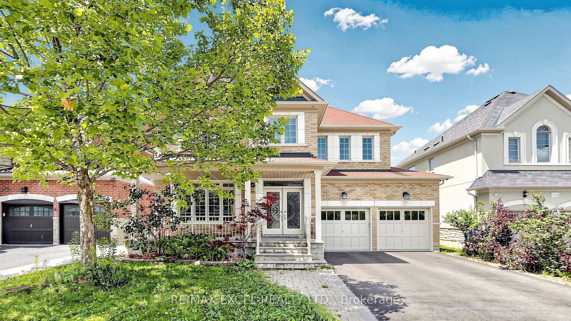 1062 Blackhall Crescent photo 2