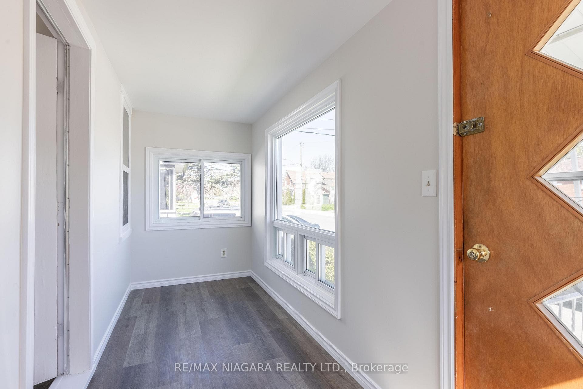 6052 Prospect Street photo 7
