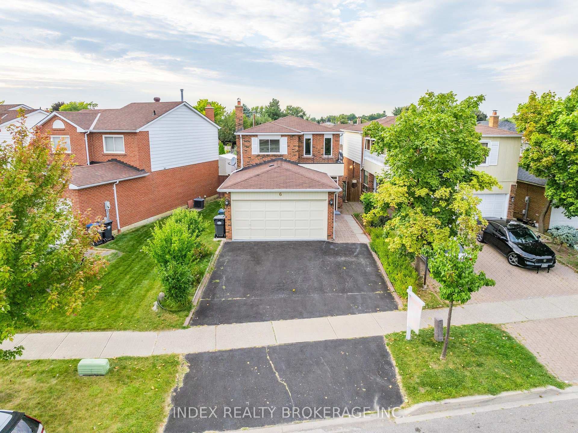 6 Banting Crescent photo 2