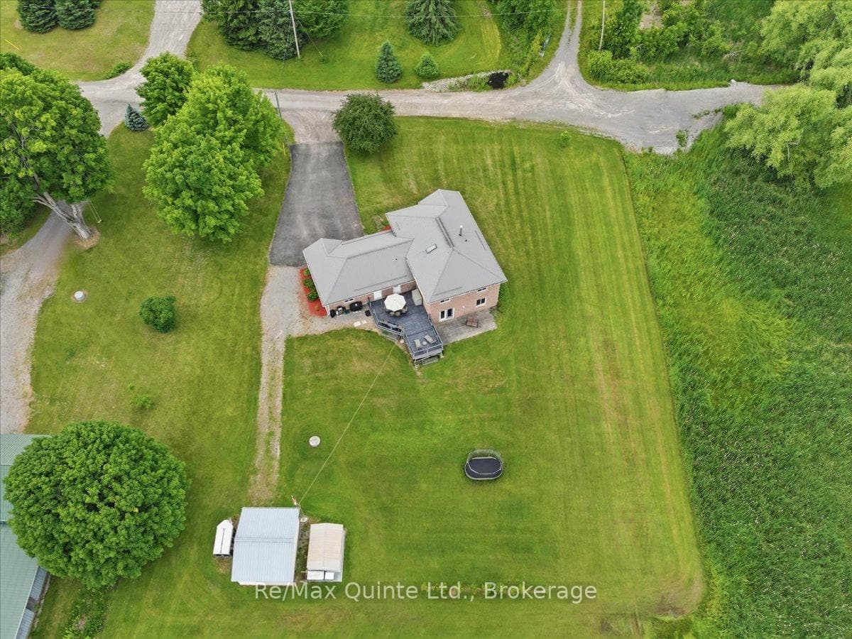 219 Helyer Road photo 3