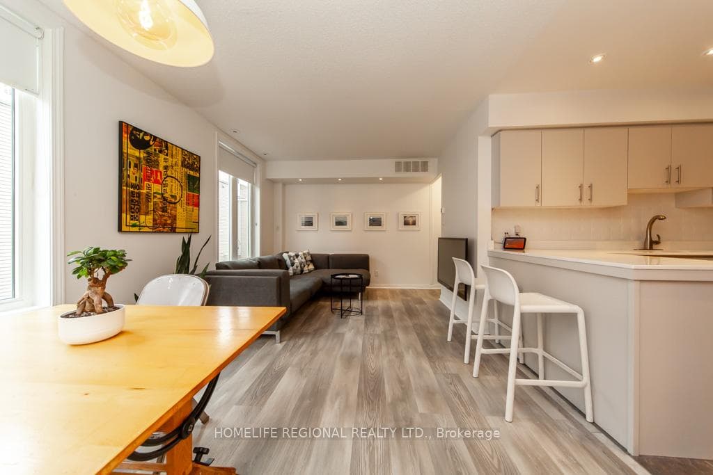 12 Douro Street Unit 428 photo 3